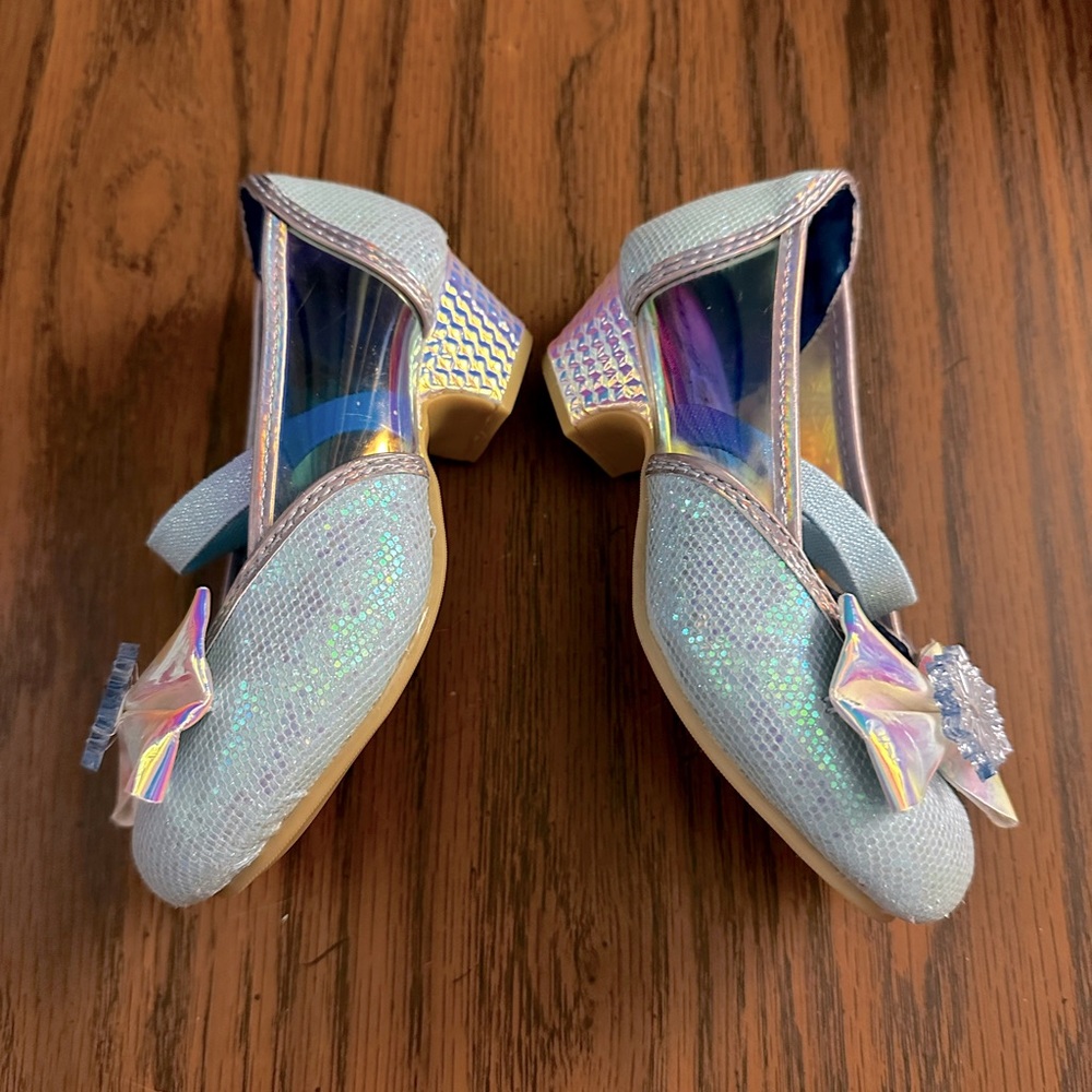Frozen shoes size 8. Worn around the house for birthday and dress up only.